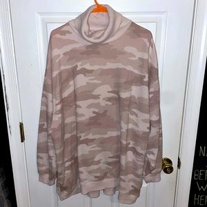 American Eagle turtleneck camo sweatshirt